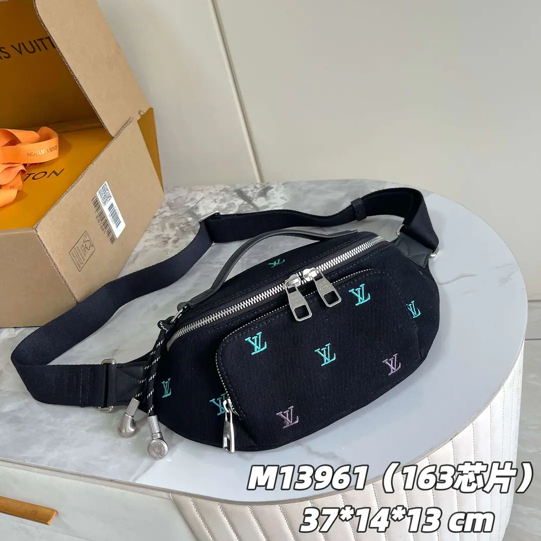 【 C01 Chip version】 Internal pricesP Paragraph: M13961, Original List Enhancement💪【I'm taking a background picture.】 Gradual cowboy embroidered a belt bag. Really, really.. 🌸Fashion.: Design blends classic with modern elements, LikeMonogramPattern, MarkerLogo, It's a variety of shapes., It's a free suit., Current, Sports and sports., Increase overall fashion, Multiple back-ups increase match-making flexibility. • 🌸Quality.: Choose quality canvas., Leather, etc., LikeMonogramThe canvas is long-range., VachettaThe skin of the cow is durable and uniquely colored with its use.. The hardware is high-quality metal., Clarity, The zipper's smooth.. Sew all the lines., Excellent process.. 【Dimensions】37x 14x 13cm (Long x High x Kuan)