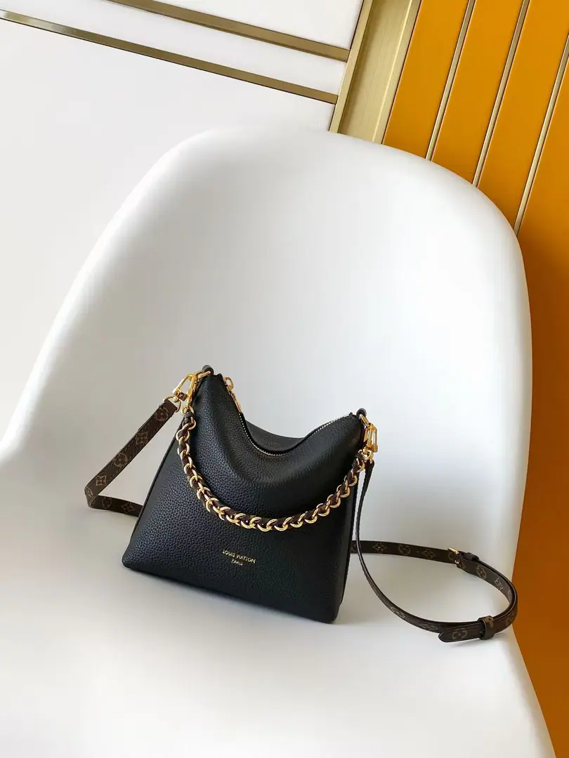 Top First ListM3A Date red M2a Black M29099M27825Old flower. The small numbering chain slanted the bag. Mimi Multipass Handbag. This one.MultipassThe bag is a modern style., It's for any occasion.. ♪ And raise ♪ExpressBags, It's marked by the signs.MonogramThe canvas is made., Flexible contour, And with a contrasting natural leather decoration.. Gold metal adornment, Including unmovable knitting chains, Brings a fine note to the whole body.. Dimensions: 19x8x18 centimetres（LengthxHeightxWidth）