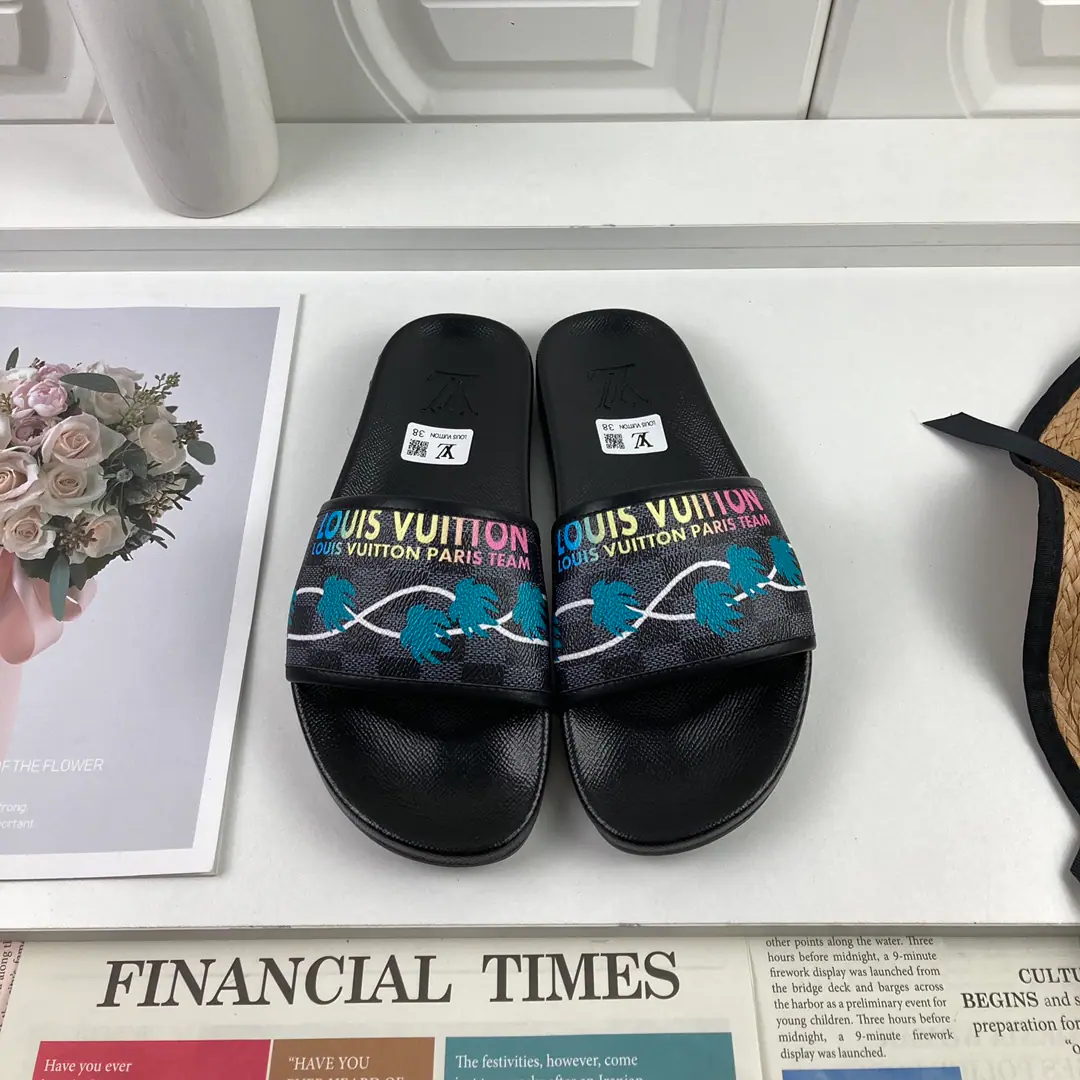 【LOUIS VUITON】2021Louis Vuitton's slippers., Original1.1Make a reservation., The classics of the cabinet.. Heat of shoes.logo, The top counter.logo, No details are missing. This slipper is a special hot spot. The material is made in parallel with the cabinet.. Colours: Multi-Currently Optional, To customize size:Female: 35/36/37/38/39/40/41/42 Men: 38/39/40/41/42/43/44/45/46