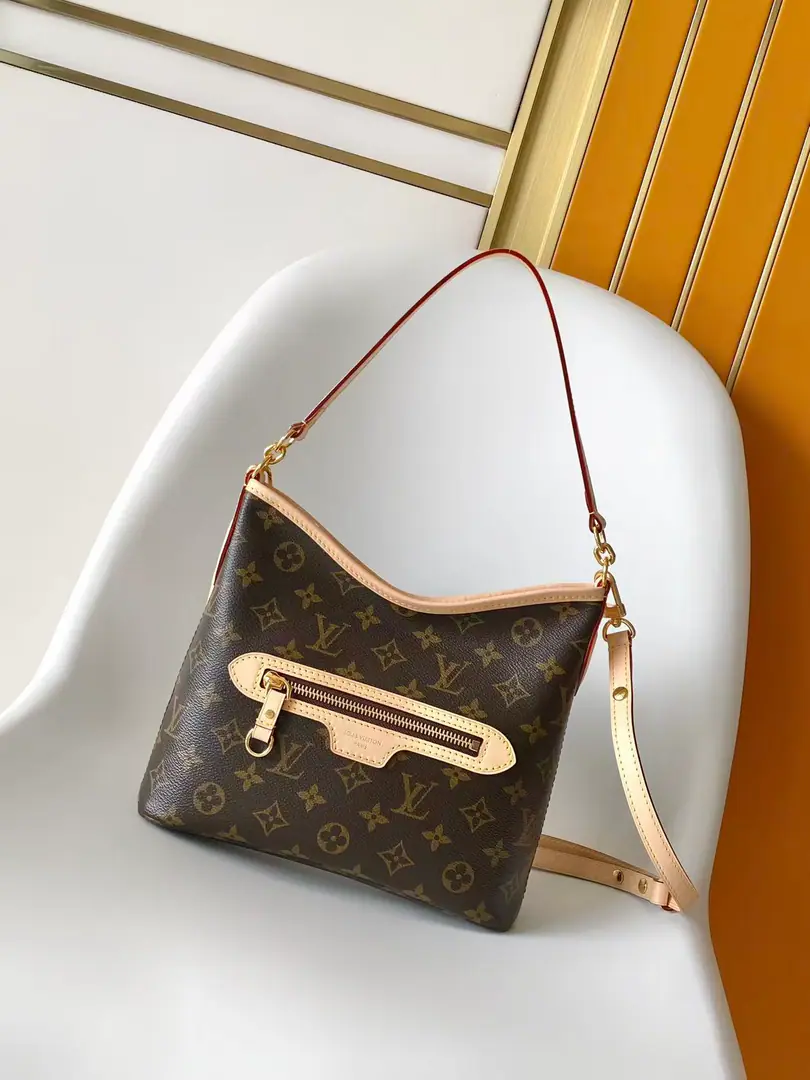 M28423 Paragraph Lineup BB The bag is a good thing., ♪ And through the seasons, forever ♪. Marker Monogram The canvas is on the edge of a fine leather., Portable Reciprocal Shoulder, To meet the needs of the slopes. The front bag is designed to be easy to pick up important objects with your hands., Adequate in-house space to accommodate daily requirements, And there are leftovers in the notebook.. 25.5 x 22 x 10 centimetres (Length x High x Kuan)