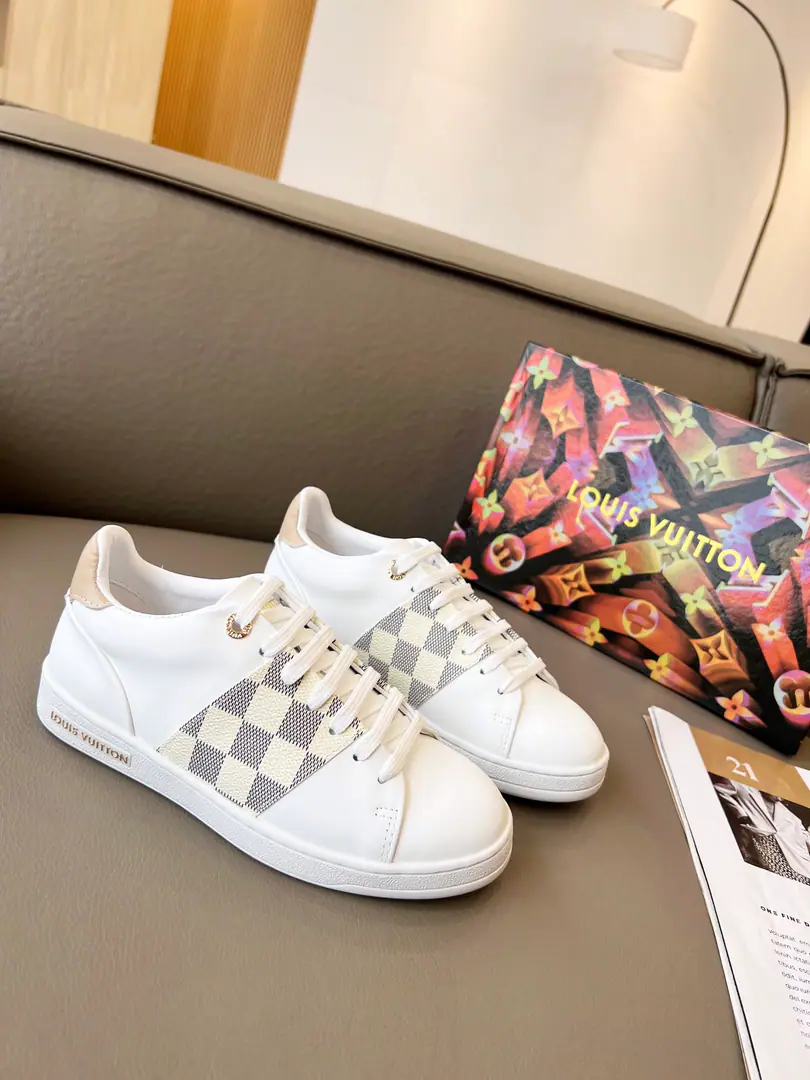 This is symbolic.Frontrow LVSports shoes with soft little cow skin and summer style.Damier AzurThe canvass are re-created fashionable, permanent., Before you go with the fine details, Including gold-cuted eye and soles.Louis VuittonMetals, The back of the back is next to the natural leather., More visible. Product Data Azur Blue Blue Cow skin andDamier AzurThe canvas. - The bottom of the rubber shoes. There's a hole in your eyes.Louis VuittonMark LouisandVuittonSignal shoe belt accessories - I got a shoe tongue and a shoe bottom.Louis VuittonMark. Codes: 35-42.