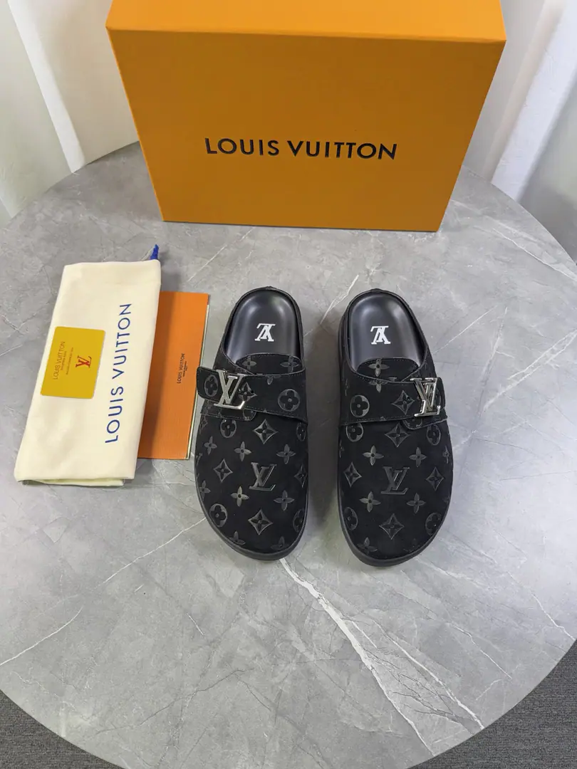 👱 Series slippers Half bag tow. louisvuitt…on fw. new arrival～ L…v aspen Water table slippers LHome.2026Spring-Hippaken slippers.🆕New Classicmonogram Bulb material from the bottom, The thicker floor is full of comfort.💯 Full gain.💯 The inside sheep. size 38-46（45 46No re-election.）