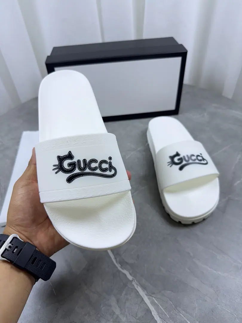 GucciGughu!2026Original of the new paragraph1.1Make a reservation., It's a superb quality., The classics of the cabinet., Original special materials. Female size35-42Men38-46Code, 46Do it.. Plant price Dollar.