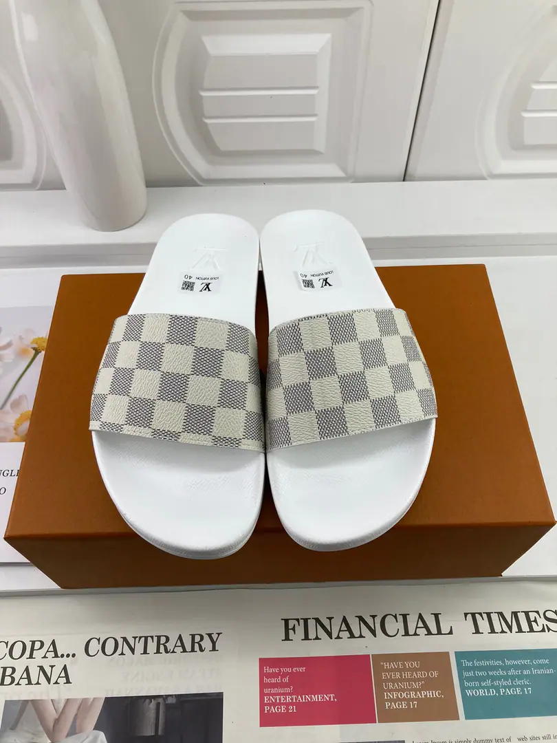 【LOUIS VUITON】2021Louis Vuitton's slippers., Original1.1Make a reservation., The classics of the cabinet.. Heat of shoes.logo, The top counter.logo, No details are missing. This slipper is a special hot spot. The material is made in parallel with the cabinet.. Colours: Multi-Currently Optional, To customize size:Female: 35/36/37/38/39/40/41/42 Men: 38/39/40/41/42/43/44/45/46