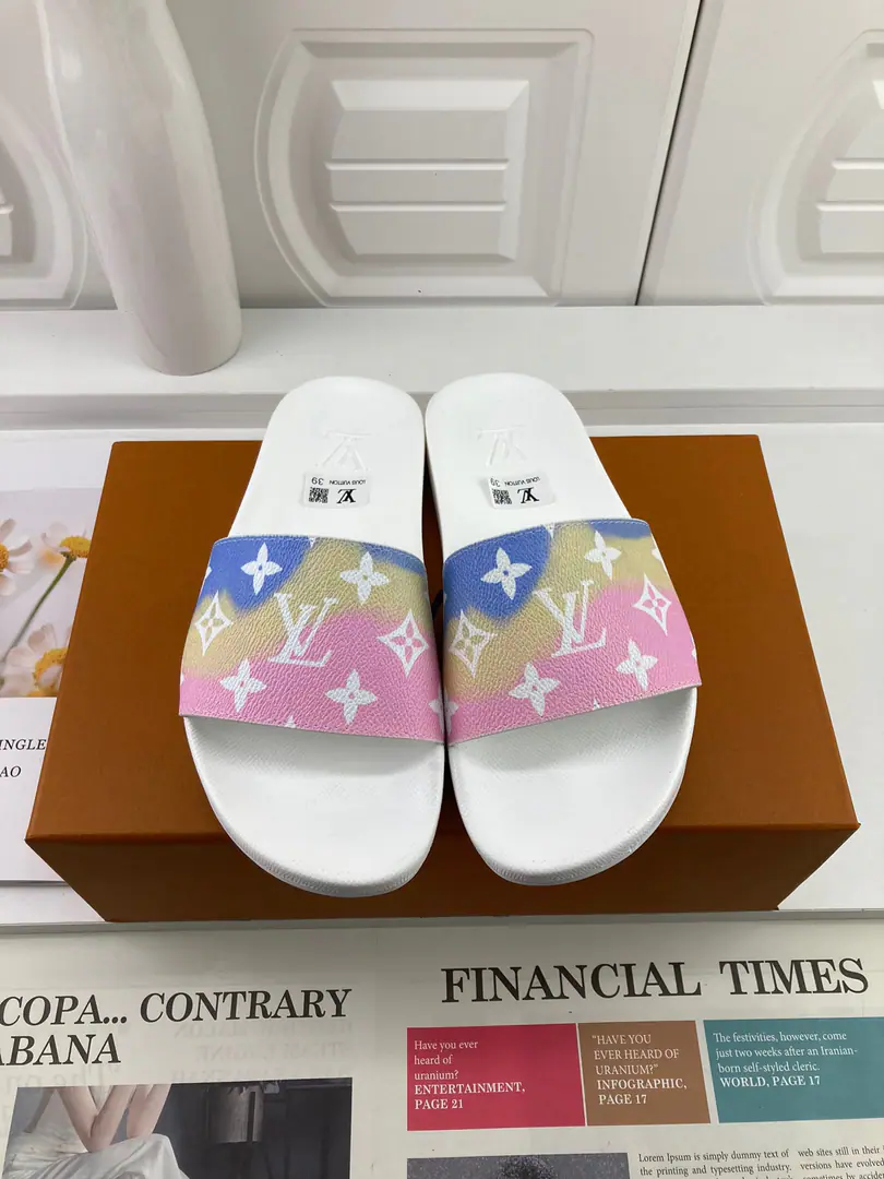 【LOUIS VUITON】2021Louis Vuitton's slippers., Original1.1Make a reservation., The classics of the cabinet.. Heat of shoes.logo, The top counter.logo, No details are missing. This slipper is a special hot spot. The material is made in parallel with the cabinet.. Colours: Multi-Currently Optional, To customize size:Female: 35/36/37/38/39/40/41/42 Men: 38/39/40/41/42/43/44/45/46