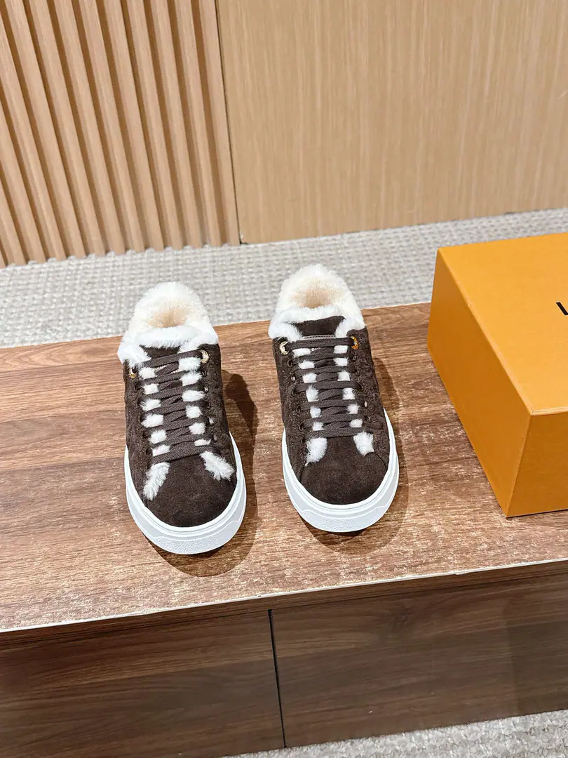 𝐋𝐎𝐔𝐈𝐒 𝐕𝐔𝐓𝐓𝐈𝐎𝐍# The new lamb hair of the donkeys. LOGOA embroidered skateboard shoe. Classic thick-down sneakersTime Out The sneakers are a mini-stamp for soft cow leather. MonogramPattern, - Oh, my God.Lv A classic design.. 3DIdentification dots, Cline the outside of the comb., The plaque of the eye adds details. Size: 35-39（40/41Do it.）