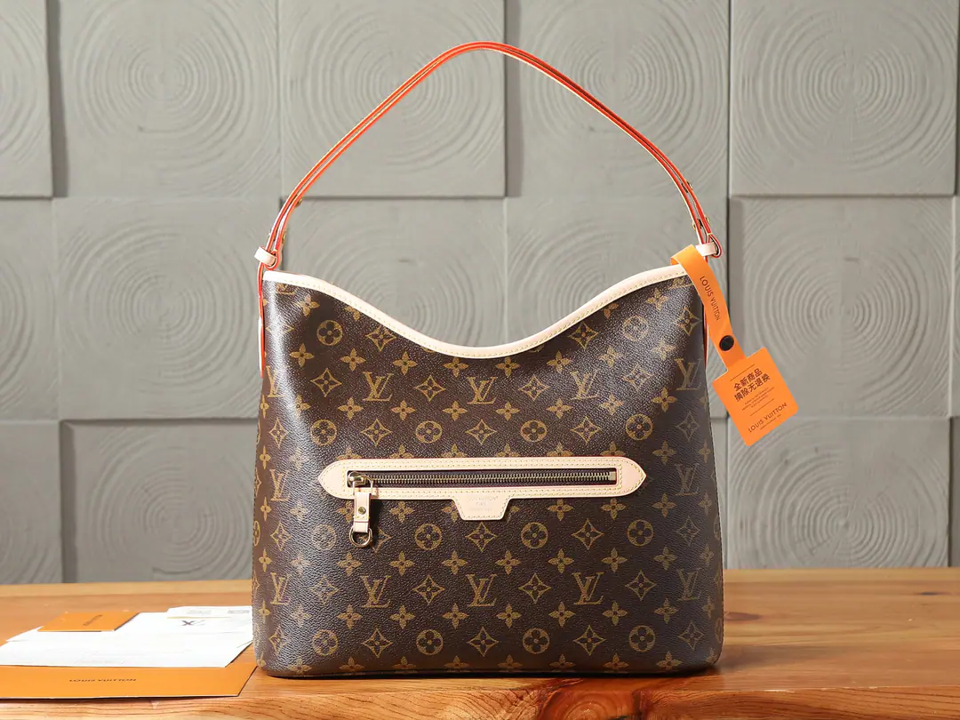 P【 C01Dynamic chip】‼️Top First List, Enhanced version‼️Louis Vuitton. Monogram Series Launch Lineup Handbag., The Modten of Daily Intermission and Weekend Leisure.. The canvas is all over the classics., The leather edge is inverted., A front zipper pocket with a bright metal., There's plenty of room for laptops., Keep your cell phone or card in your pocket.. Model: M27335 Dimensions: 34.5 x 26 x 13 centimetres (Length x High x Kuan)