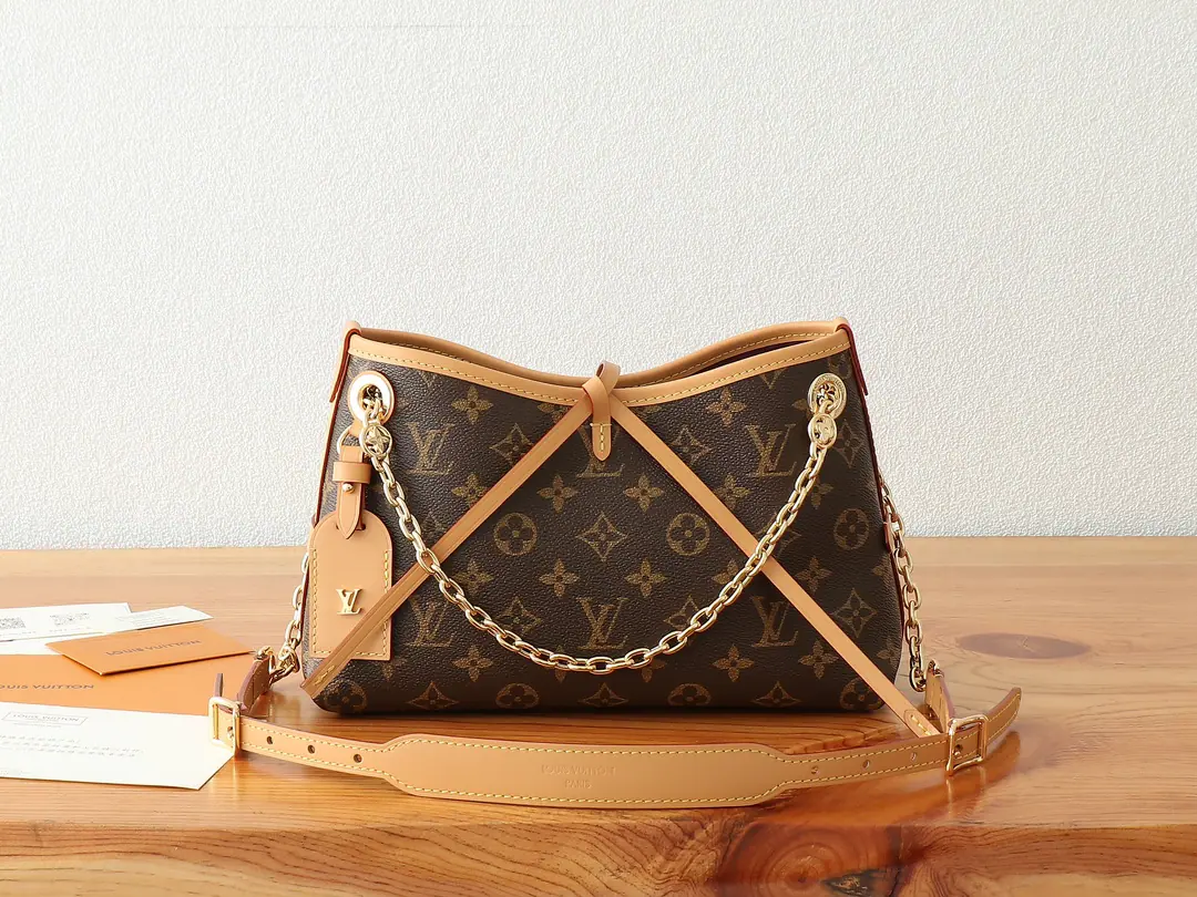 P【 C01Dynamic chip】‼️Top First List, Enhanced version‼️CarryAll BB Handbags. Monogram The canvas., To the glimmer chain. Monogram Flowers., Light the day and night in a fashion of current.. The leather name tags are a good match to the tie., The zipper bag is easy to access.. Model: M13014 Dimensions: 17 x 10 x 26 centimetres (High x Kuan x Length)