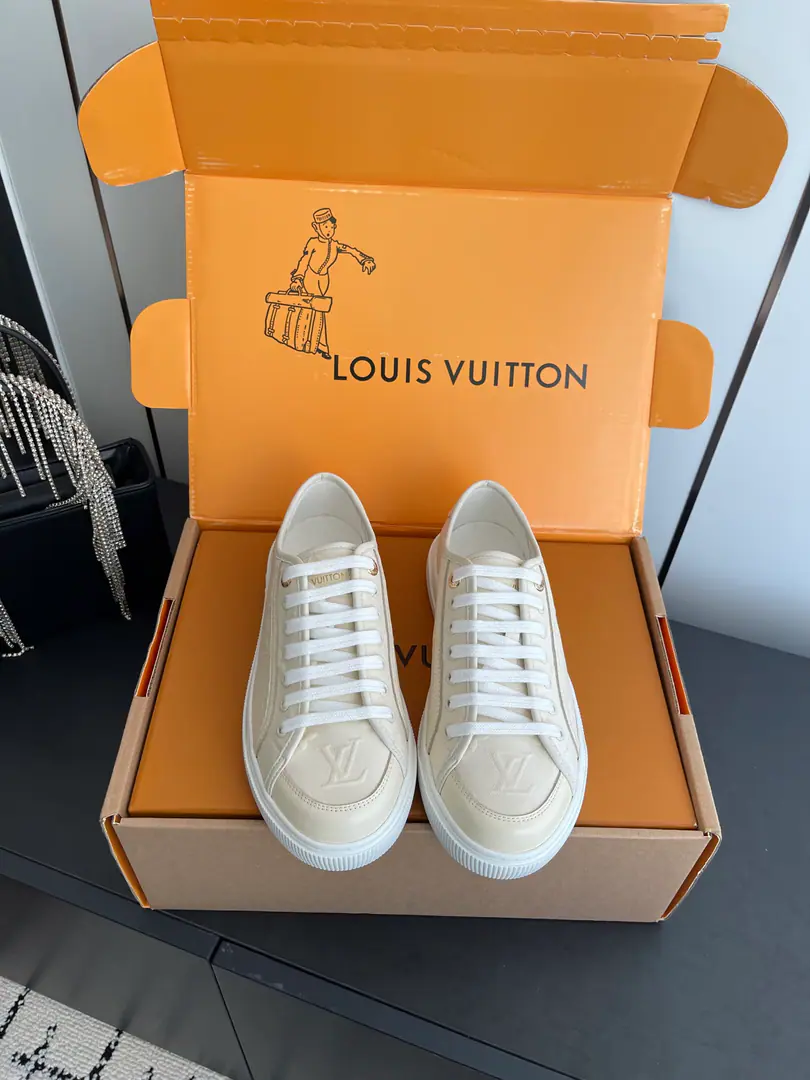 🏧𝐋𝐨𝐮𝐢𝐬 𝐕𝐮𝐢𝐭𝐭𝐨𝐧Louis Vuitton. New paragraph LV LagoonThe Danin Cowboy Series, old-time sails, skateboard shoes, leisure sneakers. Original purchase development for sale Whole pair of shoes.ZpDevelop and build, All Custom Materials The only one who can be a big shot. Codes: 35-41（40 41Make a reservation.）