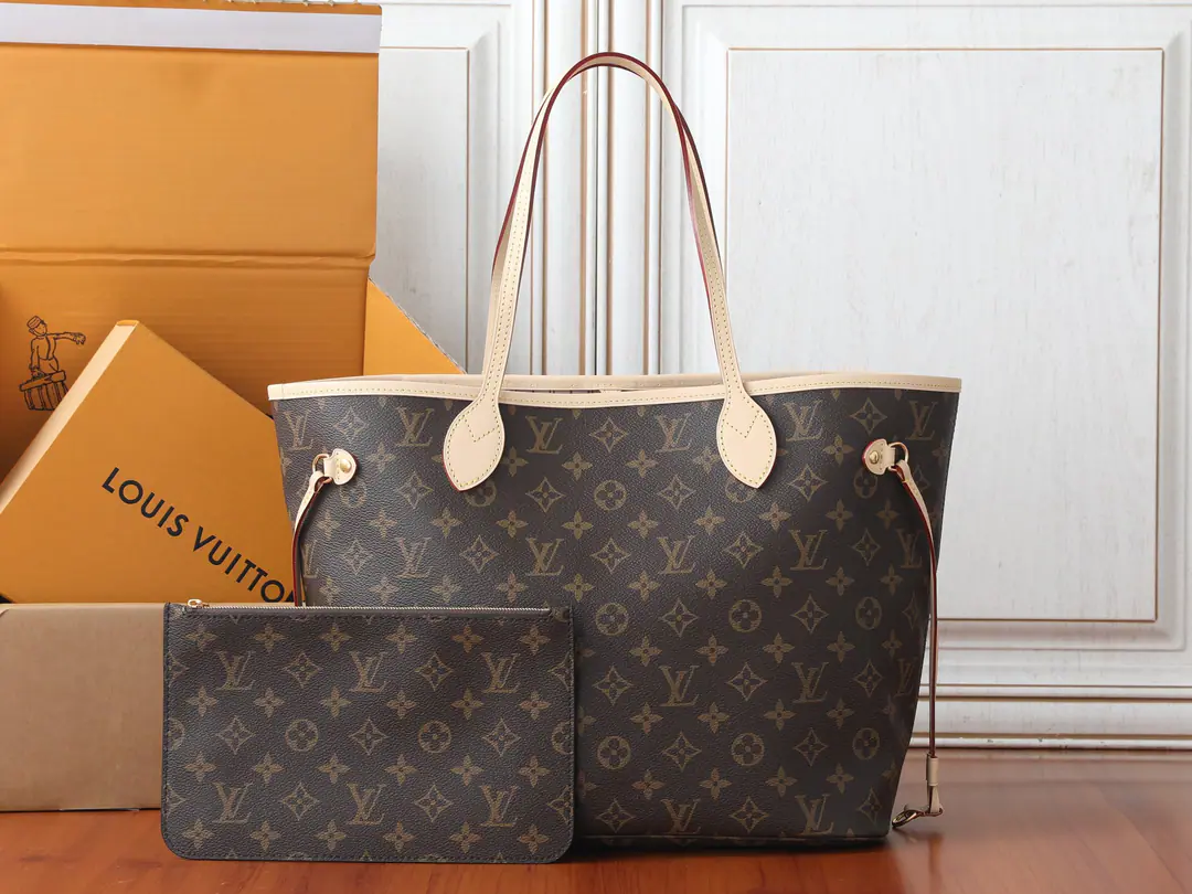 【 C01Dynamic chip】Top First List, Development of the original M46975✨‼️Paragraph Neverfull The medium tote bag is soft. Monogram The canvas is on the side of the leather., It's wide-configuration-type.. The sides of the belt, whether they're tied or stretched., You can show a different way.. Feck handles can be easily used on shoulder or elbow., Handbags or pockets can be used to remove zippers. 31 x 28 x 14CM (Length x High x Kuan) Monogram Tiled canvas. The leather side of the cow. Lined inside the striped fabric Metal Sideband - Clips. The zipper's in the bag., With fabric lined inside Unable to remove zipper bags D Circle Acceptable 13 Inches of laptops, Smartphones., Keys., Zippy Money clips and headphones. Weight: 0.8 kg Hand handle.: Hand handle.