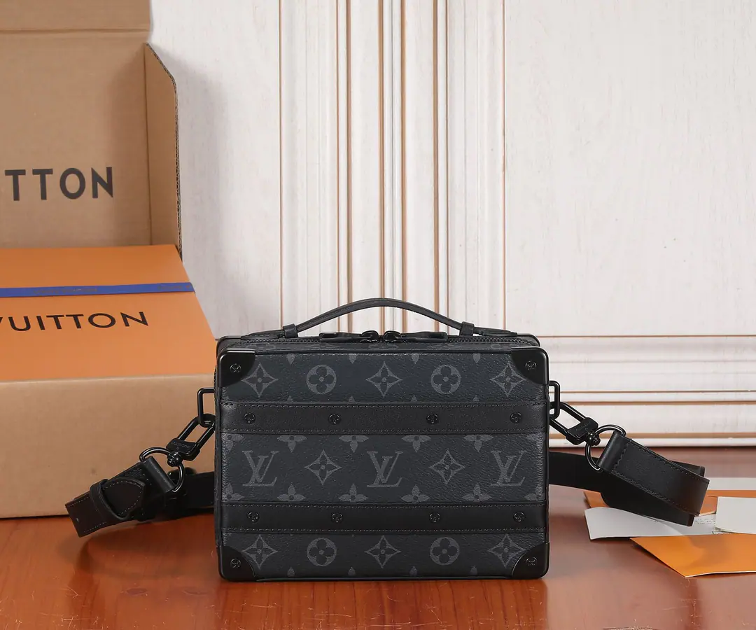 Top First List✨‼️Original development, All steel hardware.👏👏Paragraph Handle Soft Trunk The Louis Vuitton logo. Monogram Macassar The canvas., We combine the nail edge with the leather belt., To remember the tradition of branding boxes.. The sharp-fall configuration is fitted with a disassembly shoulder belt., Make small electronics and personal needs easy to walk around. Open mouth design to facilitate the extraction of items. Monogram Macassar A coated canvas with a metal piece in a fabric of leather and a suitcase with a buff edge and a pair of zippers in a reinforced belt, which is open to disassemble in a bag and a shoulder belt in a bag in a main compartment., Adjustable！！Model:M45935. Dimensions:21.5x15x7CM