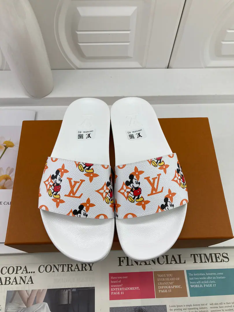 【LOUIS VUITON】2021Louis Vuitton's slippers., Original1.1Make a reservation., The classics of the cabinet.. Heat of shoes.logo, The top counter.logo, No details are missing. This slipper is a special hot spot. The material is made in parallel with the cabinet.. Colours: Multi-Currently Optional, To customize size:Female: 35/36/37/38/39/40/41/42 Men: 38/39/40/41/42/43/44/45/46