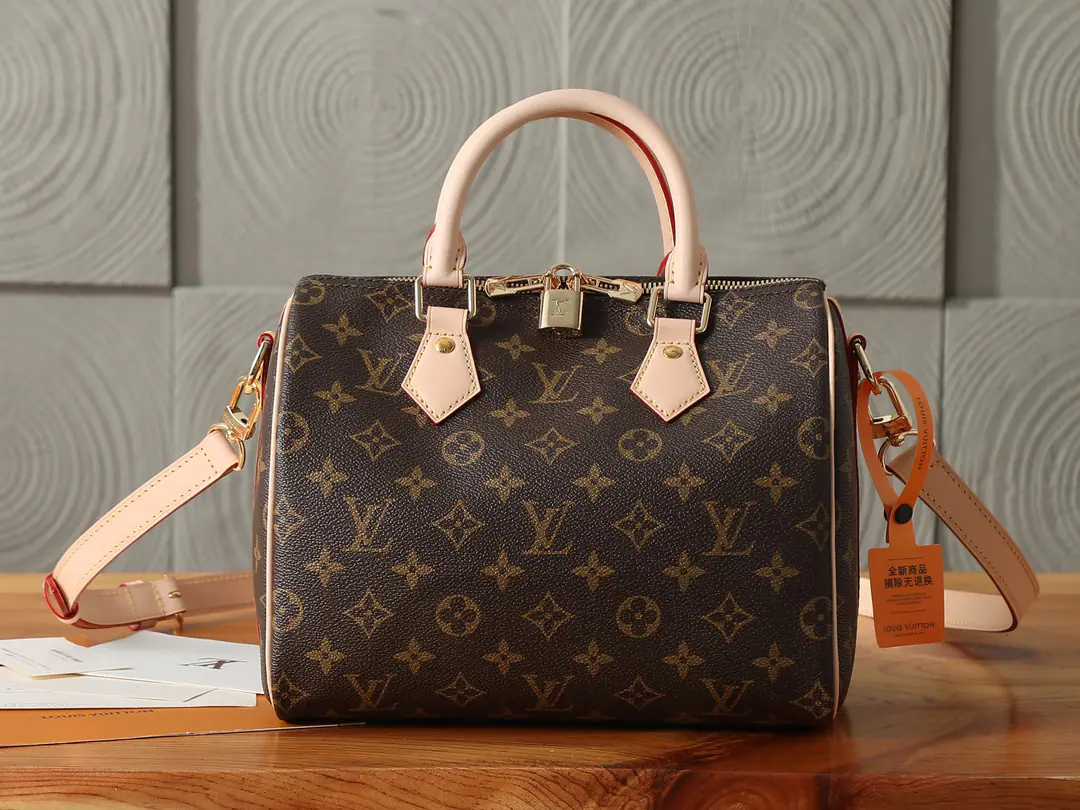 P【 C01Dynamic chip】‼️Top First List, Enhanced version‼️Speedy The series was designed for travellers., In this name, 1930 The booming speed system of the times.. This section Speedy Bandoulière 25 Use the handbag. Monogram Re-create the iconic shape of the canvas, To crush the leather handle., The inscription locks and the undismantled shoulder belts continue the classic details., The City of Achievement.. Model: M46977/41113 Dimensions: 25 x 19 x 15 centimetres (Length x High x Kuan)