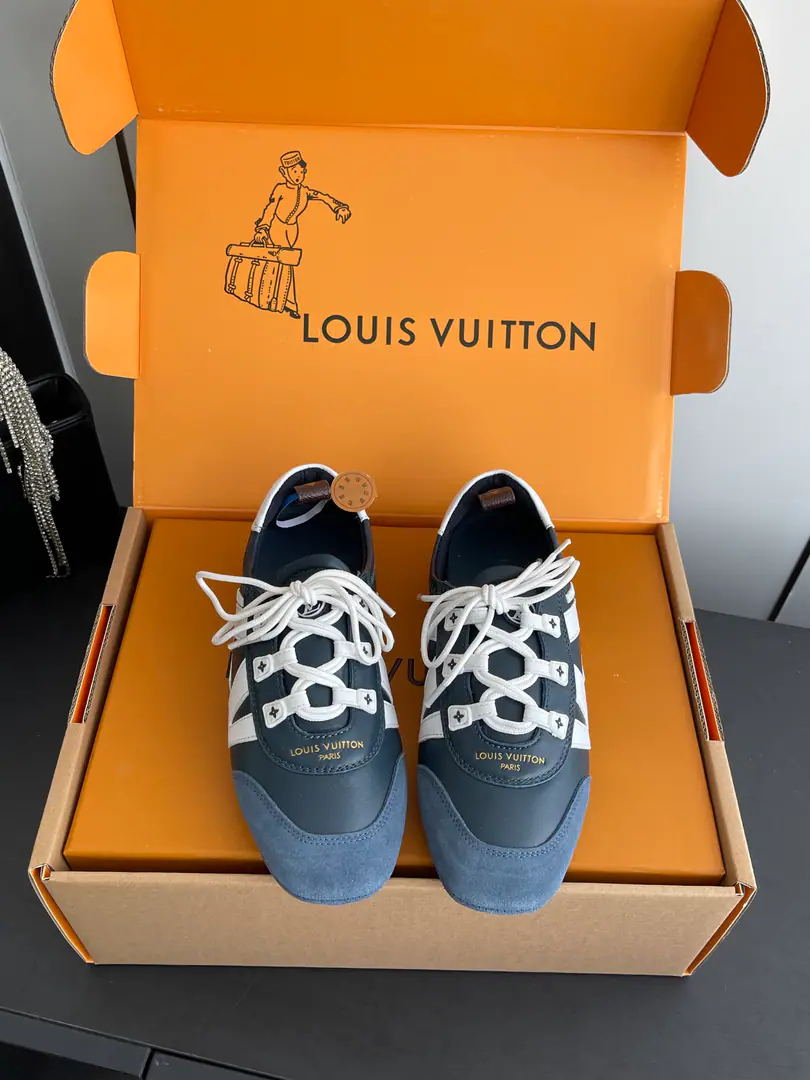 [Append+] 🏧𝐋𝐕Louis Vuitton's ass is a spring and summer.SneakerinaSeries Ballet sneakers. - Tetsu. Sneakerina Ballet wind shoes make flow lines with silky cow leather. The comfort of lightly shaped and sports shoes with ballet shoes. Side LV MarkingMonogram After the canvas, bring the details. Sacchetto Process and TPU The outside is a softer dress. Three pieces of accessories. Make it work. Fabulous. Original customized import of head-level cattle skin Uchi. The original customizes the original air network to be the foundation of the original. NoteTPUMaterial Codes: 35-41（40.41Do it.）
