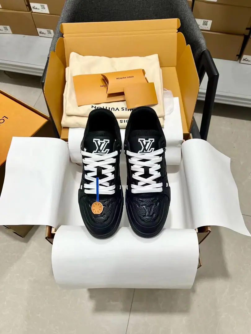 Top-level requisition version LV trainer "Couples set a series of leisure basketball shoes. ♪ The value of the face ♪ - The upper foot is fried., Every color is a giant.！The Tide Man needs a single item.🛍 Original customized pressure-cut grains, calf skin.（Non-market super-fibre skin You have to distinguish.！）The symmetrical old flowered mounds the cowboy cloth.. All the accessories are as they were.1:1Custom Even the shoelaces are colored.1:1Make a reservation.. Original Unique private modelTPUOtsumi!. Many of the little heart designs have to be original to be able to see what they're doing., The essence is the detail.！Original Condom Chips Card Sensitivity direct in.lv Official Network😏 Recurse ceiling level Full package of fine airplane gift boxes Please accept my quality.‼️ Please be careful with the market traffic.！ Codes: 35-44（Men38/45I'll make sure I don't change it.）