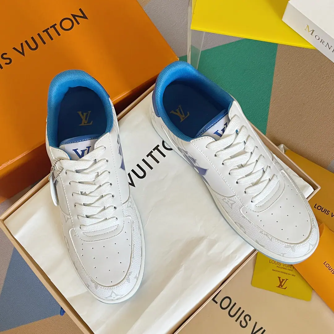 Top Version: Low Gang! LVLouis Vuitton. LHome. Donkey.RivoliSeries Ko Ko-kwan! Leisure Sports shoes Shoes. Original procurement development Make the goods. Paragraph Rivoli High-band sports boots for cow leather., ♪ To show the classics with a sharp brush Damier Pattern. But the steady Louis Vuitton sign shoe belts are constantly designed., Rubber external configuration refined. Send a cabinet for fine packaging🛍📦 ▪️Fabulous.: Original import of head-level cattle skin ▪️Uchi.: The original custom-made air network. ▪️Shoes under the sole.: Original modeling slide-proof rubber floor ▪️Bottom: 2.5CM ▪️Size: Men38-45
