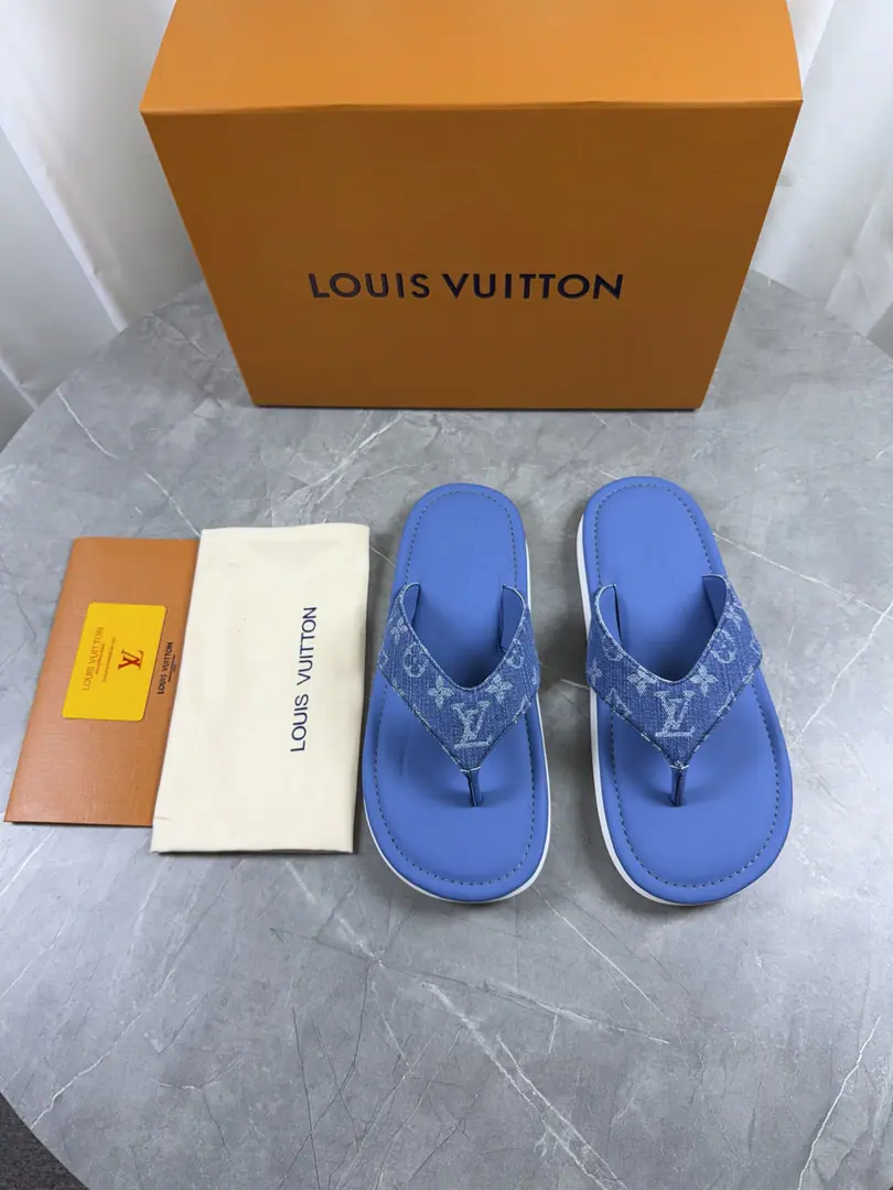 🌈LV | Louis Vuitton. ²⁰²³ 𝐬𝐬 🧡💚2026Spring and summer. Top Version‼️Original unamended The owner of the counter is making a new payment. Bread slippers. New hardware.🆕 ❥Requisition level！It's a great sense of excellence.！A huge amount of money from domestic and international bloggers., Old and fashionable. The upper toe blew up.！The boss's push.★ ━━━━━ ЅᏇєєt ━━━━━ ▪️Shoe.: Original-made cow-coloured fabric ▪️Uchi.: In sheep. ▪️Otsumi!: Rubber bubbles are high-end, deep-ground. ▪️Shoes.: 38-47（46-47Custom without re-offer）Batch