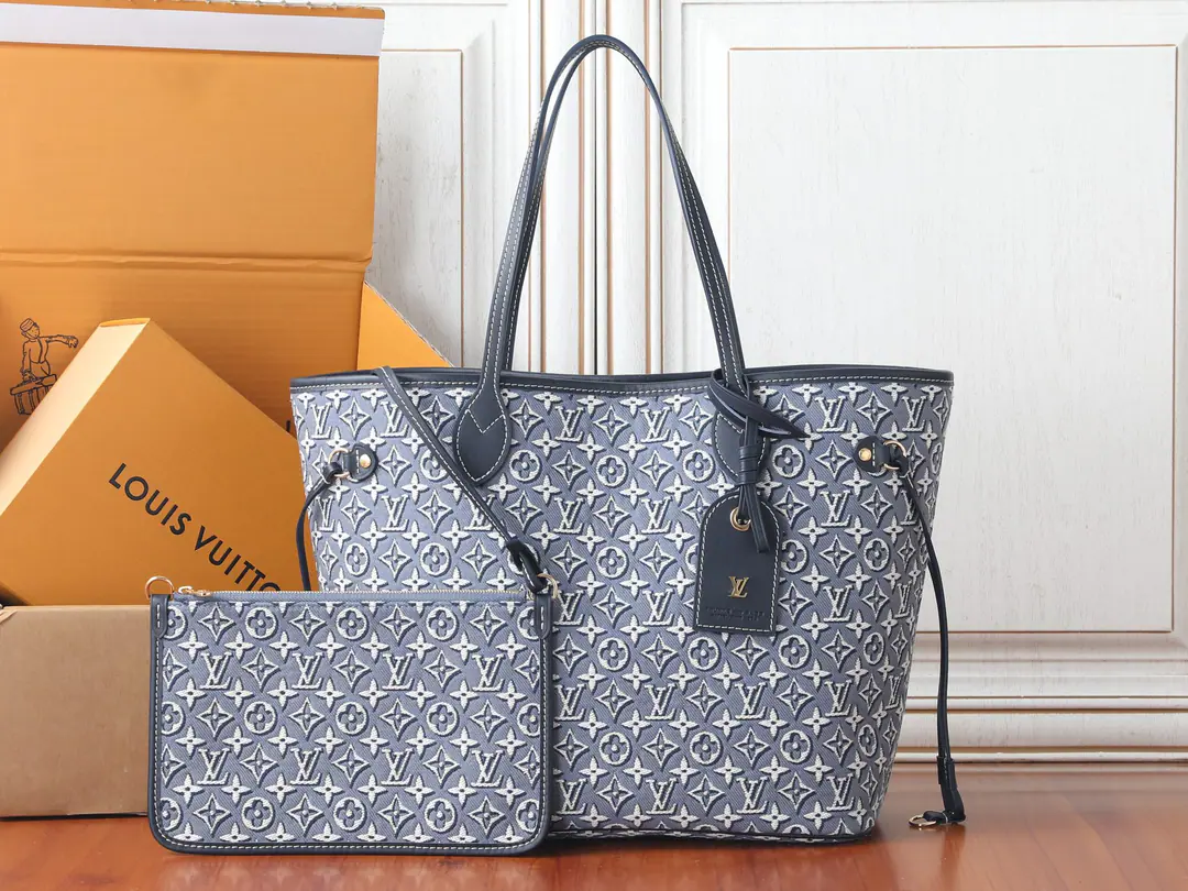 【 C01Dynamic chip】Top First List, Development of the original M2A ✨‼️Paragraph Neverfull The medium-size Tot's handbags rewrite the classics., Tribute to the wood used in Louis Vuitton's traditional hardbox. The sails are so delicate and delicate., Monogram Emblème The logo is brand-write.. The leather is perfected with the whole., Decorative address plate and locking on Takizawa for details, Cotton lined dots LV Label. You can show a different way.. Feck handles can be easily used on shoulder or elbow., Handbags or pockets can be used to remove zippers. 31 x 28 x 14CM (Length x High x Kuan) Single-flake emblem Single Flower Blue Bring the fabric. The leather side of the cow. In cotton liners. Gold hardware Twisted buttons. Quadrible belt. DCircle The inside pocket is wearing a zipper pocket. Removeable zi Hand handle.: Double handle.