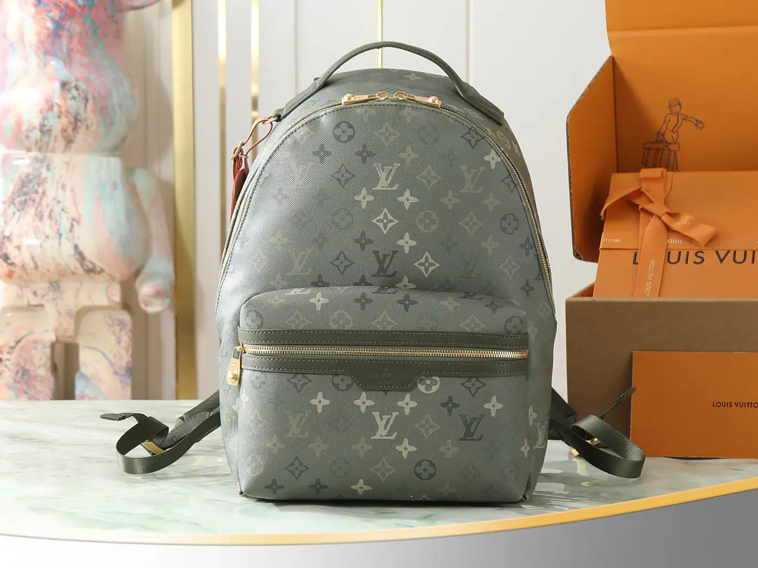 【Top First List It's so exclusive.】M29769 Discovery The little two-handbags. Monogram Eclipse The canvas., Continue flexible functions with a more compact configuration. Outer bag., The front and open side bags are easy to pick up., The inside bag is to ensure that the collection is orderly.. Dimensions: 29x38x20cm