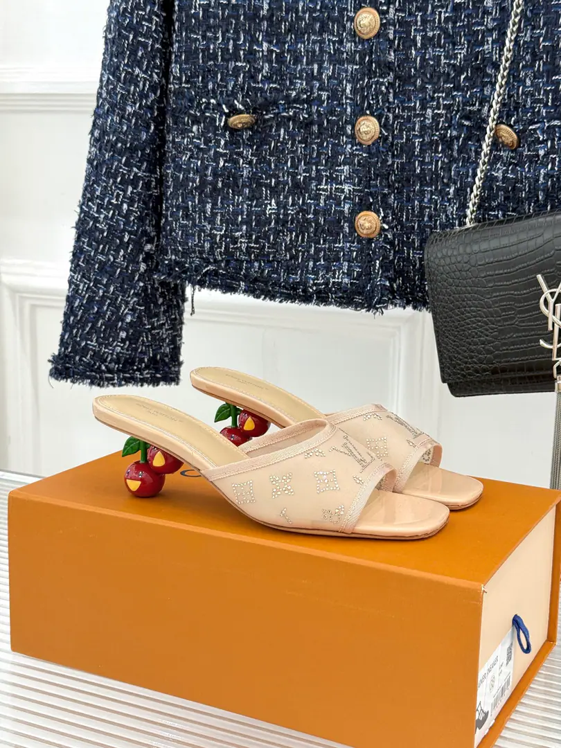 🏧𝐋𝐕The new donkeys' water-dressing netting. A side of cherry and a high heels slipper. The fabric is custom-made for the net veil. The inside feet are all sheep's skin. Italian imports are so thick. size: 35-41 [40/41Custom]