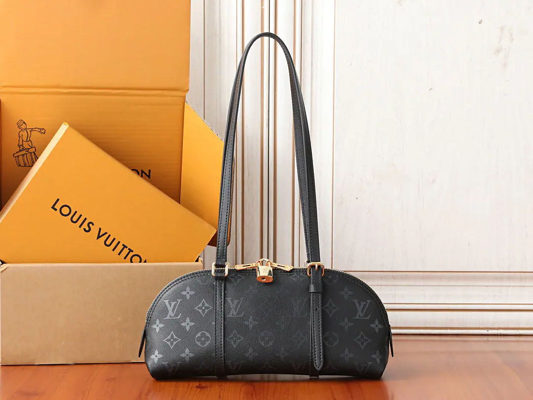 【 C01Dynamic chip】Top First List, Development of the original M3A ✨‼️Paragraph Squire East-West The bag came from Monogram Ink Series, I'm showing you the Louis Vuitton classic.. Leather materials shape the fabric of the profit., Classic LV Hanging a little bit on it., Reconciling shoulder belts to multiple backs. There's a bag in the wide space., I can take the notebook., Smart phones and other daily requirements. 29 x 14 x 8CM (Length x High x Kuan) Cow leather. The leather side of the cow. Microfibre liner Metal Double zipper. Hang on. Inline bag Acceptable 6.7 Inches of smartphones, Headphones, Sarah Long money clips., Notebook, Sunglasses and keys. Shoulder belt.: Undismantable, Adjustable Half a band.: 28.0 centimetres Half a length of the belt can be moved.: 31.0 centimetres Hand handle.: Hand handle.