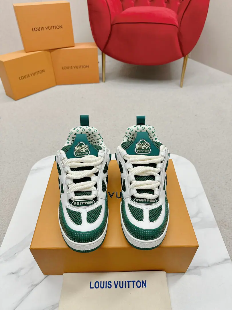 🅿️ Louis Vuiton·Louis Vuitton.🍀 🍀 LV SkateA series of bread shoes.-Skis.-Basketball shoes.-Leisure sports shoes Top Version🔝Original purchase development for sale👍🏻[Fireworks]LV SkateFrom2020Start extensionThe ViewProfessional skateboarding., It's been going on.90The big ones.. The designers added the stylish element., Like open-faced shoes and tongues and direction.Axion, esandDCThe strap of honor.. This one.LVSK8The sneakers are different from the typical skateboard shoes., It's made of cowbucks., WithTPUArranged andMonogramTexture. And finally..., And on his heels and his tongue.logoAnd the side flower pattern.. ☑️ Fabulous.:Original customized head-level cattle skin+Airnet. ☑️ Uchi.:The original imported air network. ☑️ Codes:Women35-40 Men39-44（Women40 Men45.46Custom No re-election.）