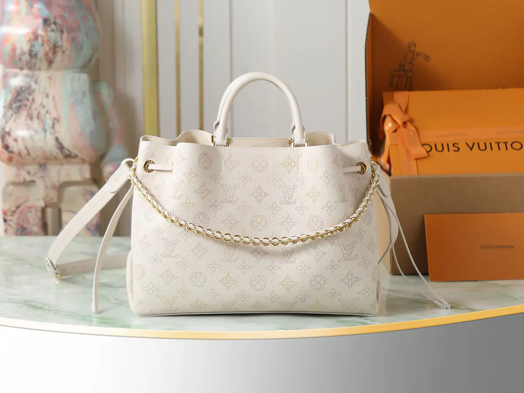 【Top First List It's so exclusive.】M15116 BELLA TOTE Handbag. White Gradient Color m23395 Bella Tote Handbags soft, flowers piercing pear. It's mild and it's falling. A chain of jewelry. A full-sized inner layer. To meet daily travel requirements It's a motten thing to put on a casual dress., Dimensions: 32x23x13cm