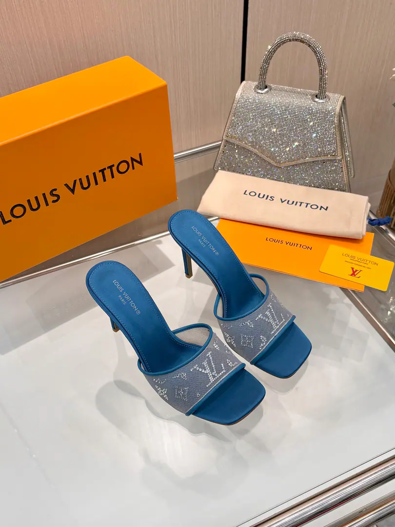 Plant price 【Requisition level】, Louis Vuitton 2026The official spring and summer series.！Perfect., New heels.🆕, Synchronise update of the network Lv- The drill.“logo”With a little bit, Shoe-face ironing rig., The details are full., The effect visual feast.💯It's hard to hide.lvThe grace is just fine., The upper foot is comfortable., Women are so good.. New original inverted, model, Extreme1:1shape, You're a good worker., Importing high-end fabrics shows a sense of precision.！ Fabulous.: Import net veil In the inside, it's a fine soft sheep., Foot.: Importing silk cloths, Italy is a big-ass country. 9CMFlank bag and... Codes: 34-41（34.40, 41, Customize or not change） ​