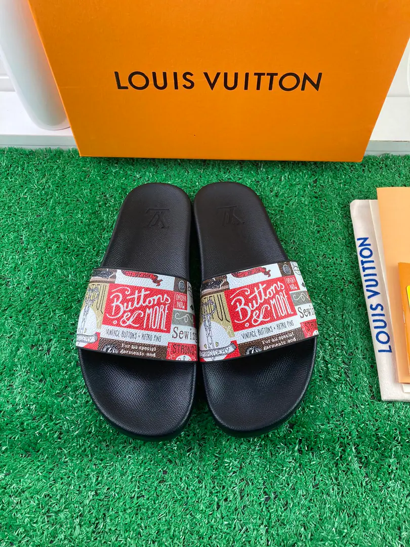 【LOUIS VUITON】2021Louis Vuitton's slippers., Original1.1Make a reservation., The classics of the cabinet.. Heat of shoes.logo, The top counter.logo, No details are missing. This slipper is a special hot spot. The material is made in parallel with the cabinet.. Colours: Multi-Currently Optional, To customize size:Female: 35/36/37/38/39/40/41/42 Men: 38/39/40/41/42/43/44/45/46