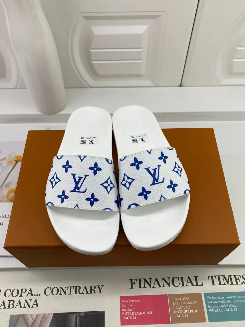 【LOUIS VUITON】2021Louis Vuitton's slippers., Original1.1Make a reservation., The classics of the cabinet.. Heat of shoes.logo, The top counter.logo, No details are missing. This slipper is a special hot spot. The material is made in parallel with the cabinet.. Colours: Multi-Currently Optional, To customize size:Female: 35/36/37/38/39/40/41/42 Men: 38/39/40/41/42/43/44/45/46