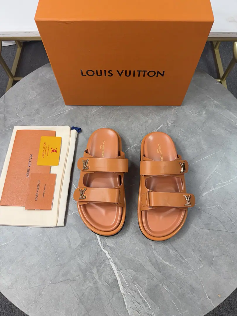 🌈LV | Louis Vuitton. ²⁰²³ 𝐬𝐬 🧡💚2025Spring and summer. Top Version‼️Original unamended The owner of the counter is making a new payment. Straw slippers New hardware.🆕 ❥Requisition level！It's a great sense of excellence.！A huge amount of money from domestic and international bloggers., Old and fashionable. The upper toe blew up.！The boss's push.★ ━━━━━ ЅᏇєєt ━━━━━ ▪️Shoe.: Original-made cow-coloured fabric ▪️Uchi.: Bulls. ▪️Otsumi!: Rubber high end base ▪️Shoes.: 35-46（46-45Custom without re-offer）Batch
