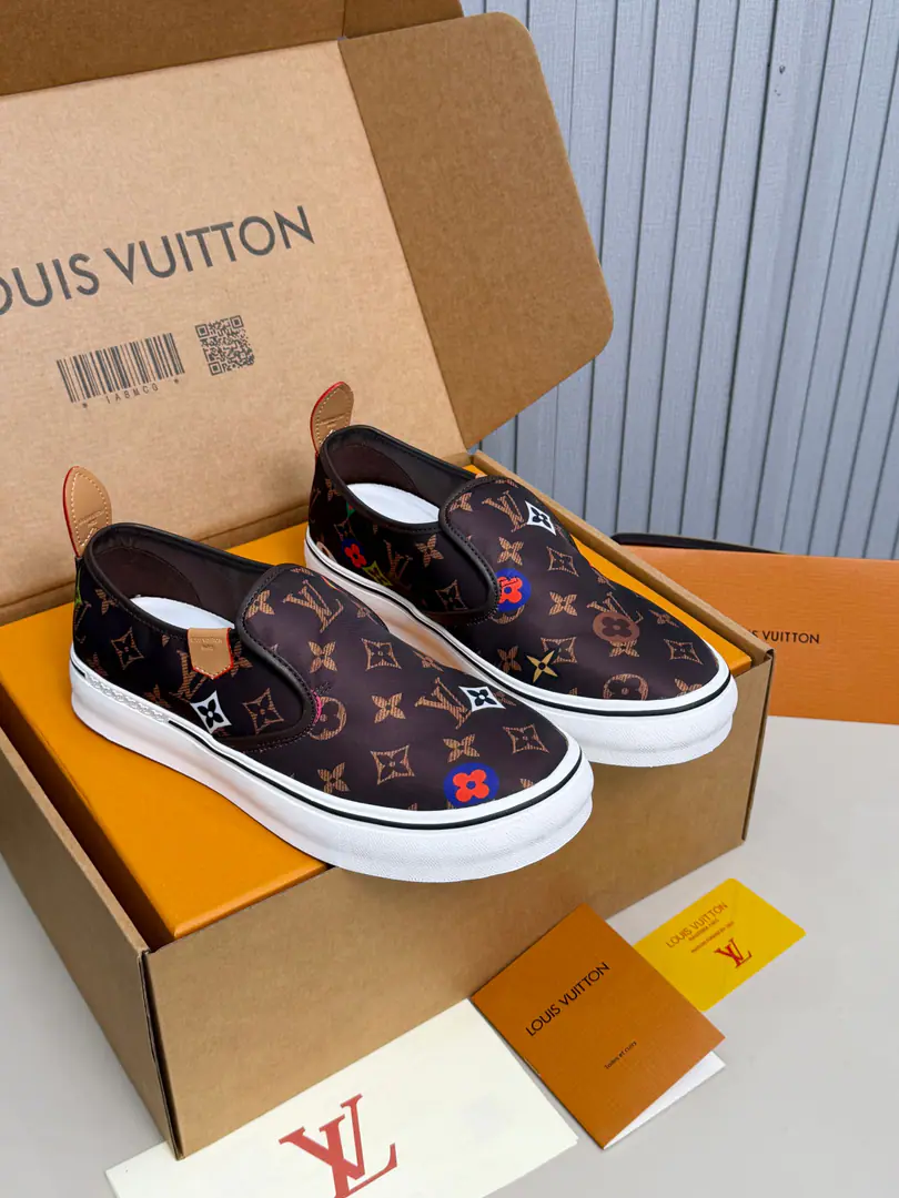 🔥🔥🔥LV 2027The new one is called Spring and Summer.CombiCo-design of the Fife. Remodel the colored old flower., Gravity, Snake., Shoes balance leisure and clothing, Crocodile tattoos., A colorful canvas shoe., Leopard tattoo, Gradient General size:39-46