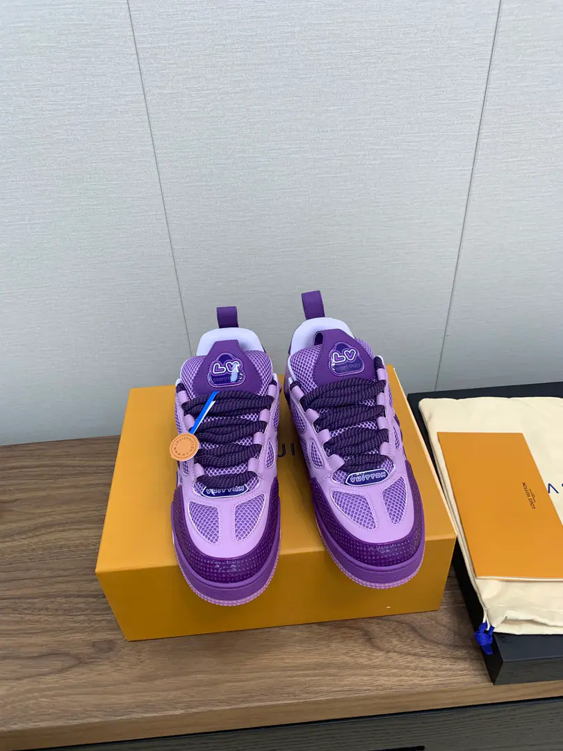 Louis Vuiton🍀 🍀 LV SkateA series of bread shoes.-Skis.-Basketball shoes.-Leisure sports shoes Top Version🔝Original purchase development for sale👍🏻[Fireworks]LV Skate The ViewProfessional skateboarding., It's been going on.90The big ones.. The designers added the stylish element., Like open-faced shoes and tongues and direction.Axion, esandDCThe strap of honor.. This one.LVSK8The sneakers are different from the typical skateboard shoes., It's made of cowbucks., WithTPUArranged andMonogramTexture. And finally..., And on his heels and his tongue.logoAnd the side flower pattern.. Fabulous.:Original customized head-level cattle skin+Airnet. Uchi.:The original imported air network. Codes:Women35-40 Men39-45 （Men38.46Custom No re-election.） Plant