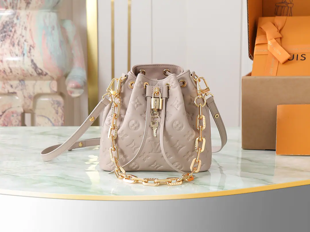 【Top First List It's so exclusive.】M26530khaki Full-skin-stamped water bucket bag. New money for the season COUSSIN BUCKET Handbag. Paragraph Bucket Handbags. Monogram Skins of sheep., The choice of a seasoned fashion-blowing achievement., Yes. Coussin The series is a new one.. LV Lock and Dismantled Coussin The chain releases the radiant light of metal., A functional pull-line design with a current style, A wide range of back options for the bag.. 20 x 10 x 20 centimetres(High x Kuan x Length) DZ80%【Original monolithic】M26530khaki Full-skin-stamped water bucket bag. New money for the season COUSSIN BUCKET Handbag. Paragraph Bucket Handbags. Monogram Skins of sheep., The choice of a seasoned fashion-blowing achievement., Yes. Coussin The series is a new one.. LV Lock and Dismantled Coussin The chain releases the radiant light of metal., A functional pull-line design with a current style, A wide range of back options for the bag.. 20 x 10 x 20 centimetres(High x Kuan x Length)