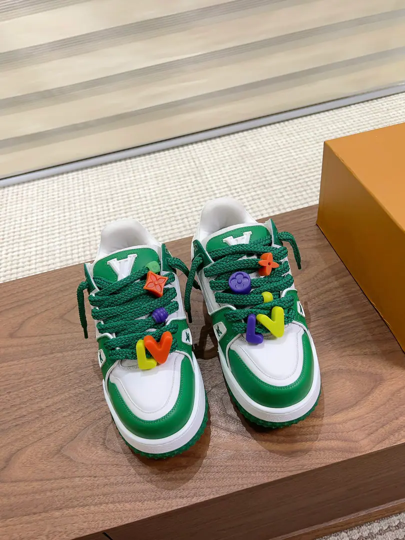 LV 2024New paragraphTrainerFattie Louis Vuitton. Six months of the original version of the dissolution., DIYSlips, sneakers. Cute fat.trainer, To buy the style with your eyes closed., Break a single change in color, You're younger and fatter.trainerOr a Fester Shoes., The Queen of the House of Lords is a man of the past., But the most classic fatty shoes., The classic color., High-end atmosphere upgrade Every color is great.！The original open-cut, cute button., The original is exactly the same material for work detail. All kinds of skin.TPU Brush Super-complicatedTPUOriginal Base, Original Packaging Coded female35-40 Men39-44 Top
