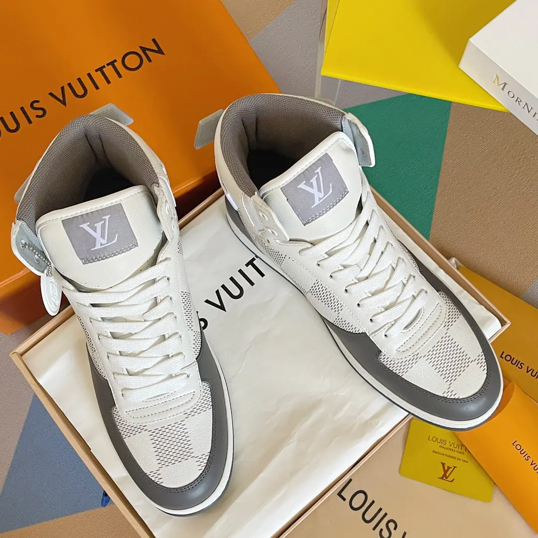 Top Version: Ko Gang! LVLouis Vuitton. LHome. Donkey.RivoliSeries Ko Ko-kwan! Leisure Sports shoes Shoes. Original procurement development Make the goods. Paragraph Rivoli High-band sports boots for cow leather., ♪ To show the classics with a sharp brush Damier Pattern. But the steady Louis Vuitton sign shoe belts are constantly designed., Rubber external configuration refined. Send a cabinet for fine packaging🛍📦 ▪️Fabulous.: Original import of head-level cattle skin ▪️Uchi.: The original custom-made air network. ▪️Shoes under the sole.: Original modeling slide-proof rubber floor ▪️Bottom: 2.5CM ▪️Size: Men38-45