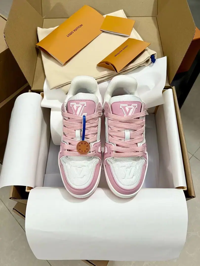 Top-level requisition version LV trainer "Couples set a series of leisure basketball shoes. ♪ The value of the face ♪ - The upper foot is fried., Every color is a giant.！The Tide Man needs a single item.🛍 Original customized pressure-cut grains, calf skin.（Non-market super-fibre skin You have to distinguish.！）The symmetrical old flowered mounds the cowboy cloth.. All the accessories are as they were.1:1Custom Even the shoelaces are colored.1:1Make a reservation.. Original Unique private modelTPUOtsumi!. Many of the little heart designs have to be original to be able to see what they're doing., The essence is the detail.！Original Condom Chips Card Sensitivity direct in.lv Official Network😏 Recurse ceiling level Full package of fine airplane gift boxes Please accept my quality.‼️ Please be careful with the market traffic.！ Codes: 35-44（Men38/45I'll make sure I don't change it.）
