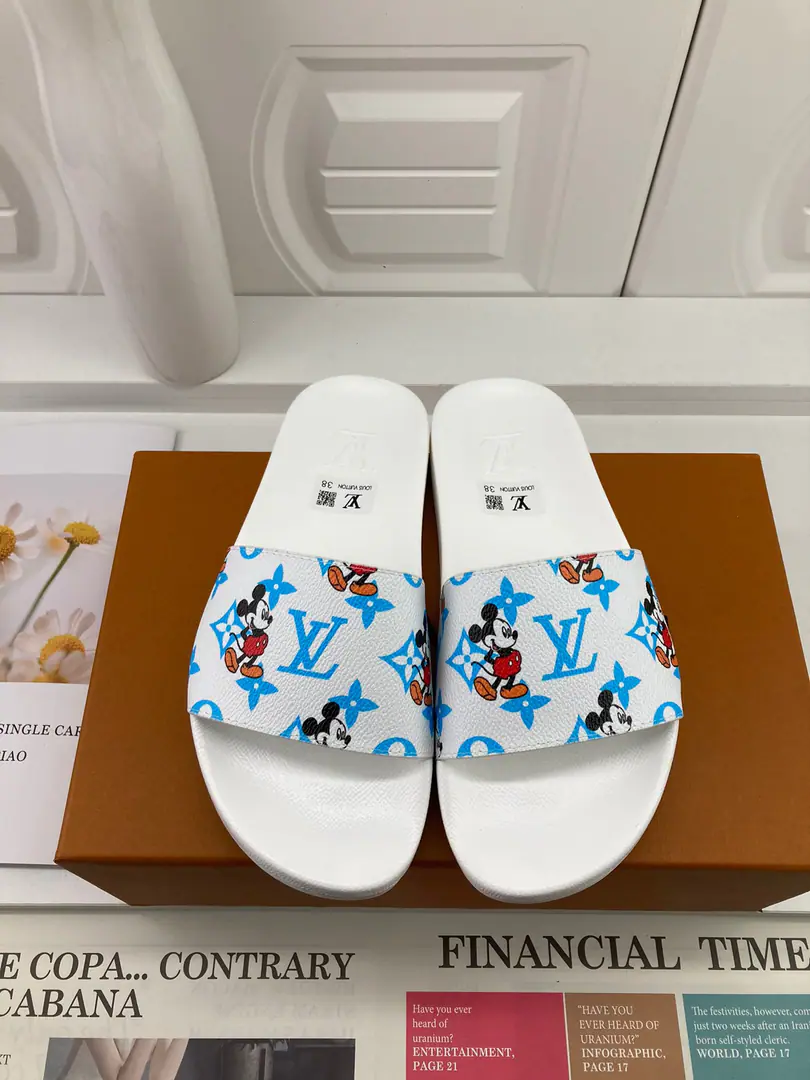 【LOUIS VUITON】2021Louis Vuitton's slippers., Original1.1Make a reservation., The classics of the cabinet.. Heat of shoes.logo, The top counter.logo, No details are missing. This slipper is a special hot spot. The material is made in parallel with the cabinet.. Colours: Multi-Currently Optional, To customize size:Female: 35/36/37/38/39/40/41/42 Men: 38/39/40/41/42/43/44/45/46