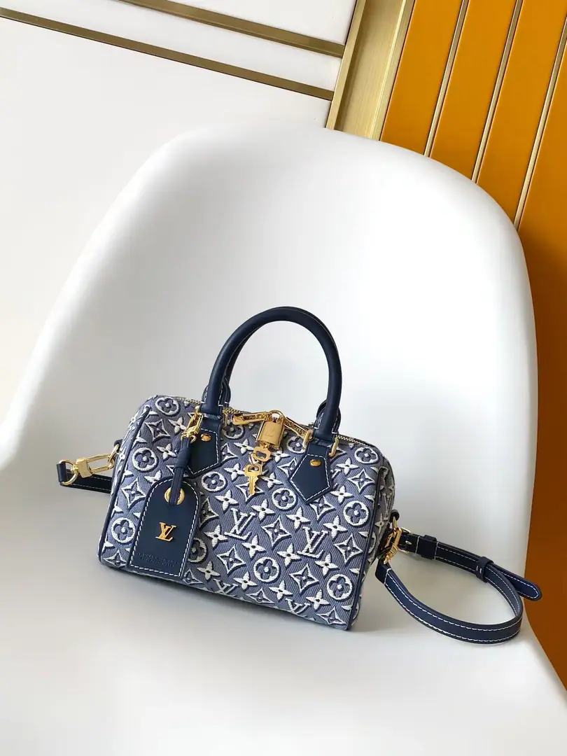 M2A Paragraph Speedy Bandoulière 20 The bag is a new color. Monogram Emblème Marking. The fabric is as delicate as embroidery., Leather address plate and metal locking.. A small configuration can accommodate the items, Cotton-based labels for Louis Vuitton. 20.5 x 13.5 x 12 centimetres (Length x High x Kuan)00680