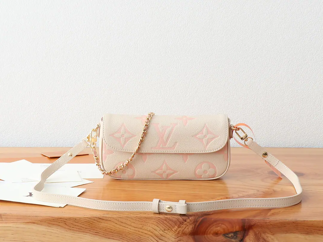 P‼️Top First List, Enhanced version‼️Paragraph Wallet On Chain Ivy The bag is... Monogram Empreinte Leather-record pink folch., Turn on the soft and comfortable close-up with a magnet button.. The modifiable leather shoulder belt and leather weave chains can be removed, To provide many options for day and night. Model: M83026 Dimensions: 23.5 x 12 x 4.3 centimetres (Length x High x Kuan)