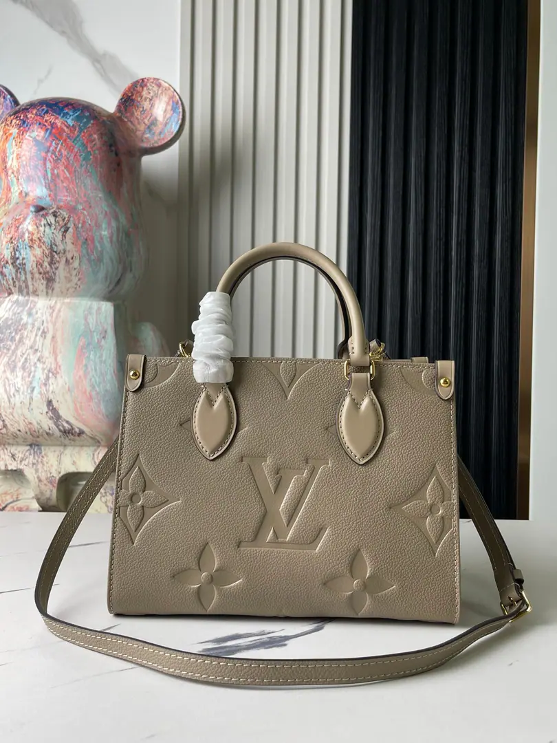 【Top First List It's so exclusive.】M45653 Gray-stamped flowers Onthego Small Tote Port 1968 The classics of the year. Sac Plat The bag is inspired. With pressurization. Giant Monogram Pattern Monogram Empreinte Miniature version of leather achievement Acceptable iPad Mini Waiting for day to day Flexible handles and adjustable shoulder belts have a rich back and back option size:25x19x11.5cm