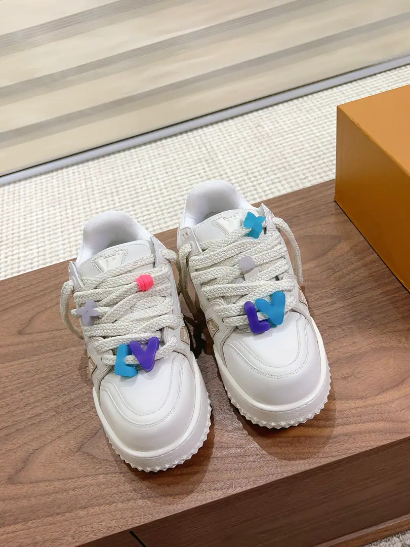 LV 2024New paragraphTrainerFattie Louis Vuitton. Six months of the original version of the dissolution., DIYSlips, sneakers. Cute fat.trainer, To buy the style with your eyes closed., Break a single change in color, You're younger and fatter.trainerOr a Fester Shoes., The Queen of the House of Lords is a man of the past., But the most classic fatty shoes., The classic color., High-end atmosphere upgrade Every color is great.！The original open-cut, cute button., The original is exactly the same material for work detail. All kinds of skin.TPU Brush Super-complicatedTPUOriginal Base, Original Packaging Coded female35-40 Men39-44 Top