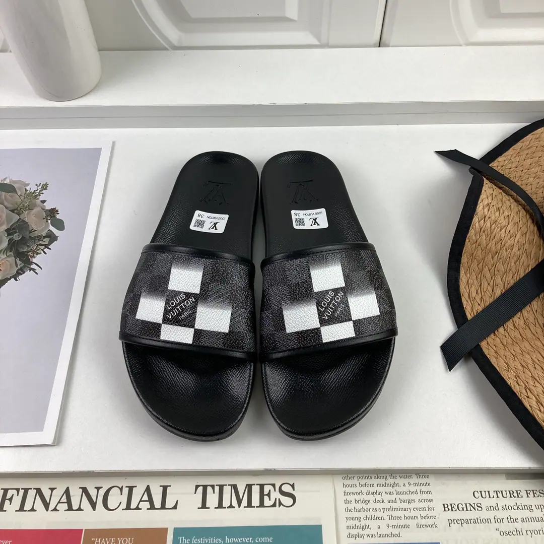 【LOUIS VUITON】2021Louis Vuitton's slippers., Original1.1Make a reservation., The classics of the cabinet.. Heat of shoes.logo, The top counter.logo, No details are missing. This slipper is a special hot spot. The material is made in parallel with the cabinet.. Colours: Multi-Currently Optional, To customize size:Female: 35/36/37/38/39/40/41/42 Men: 38/39/40/41/42/43/44/45/46