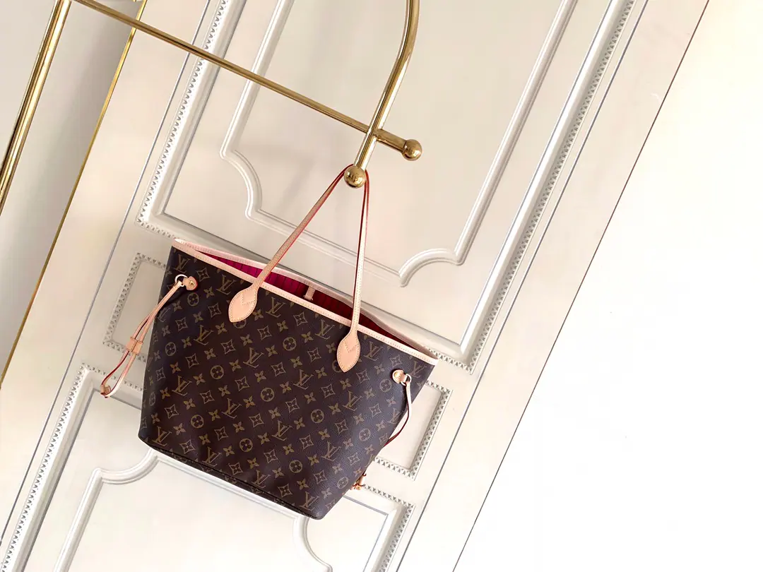 Medium, Dynamic chip C【Original overseas It's so exclusive.M41178Medium M40995】 🎀🎀Classic shopping bag.💋💋Louis Vuitton. Neverfull A new classic handbag., Explore the fine details in the bag. The redesigned insides used fresh fabric lined and inspired by the retrograde details of the Louis Vuitton archives., There's nothing more commendable than a detachable zipper., It can be used as a handbag, either alone or in a handbag., And as an extra pocket.. The bright liner is Monogram The classic canvas adds more lively sense of activity.. Medium Size: （32*29*17） Large size: （40*33*20）