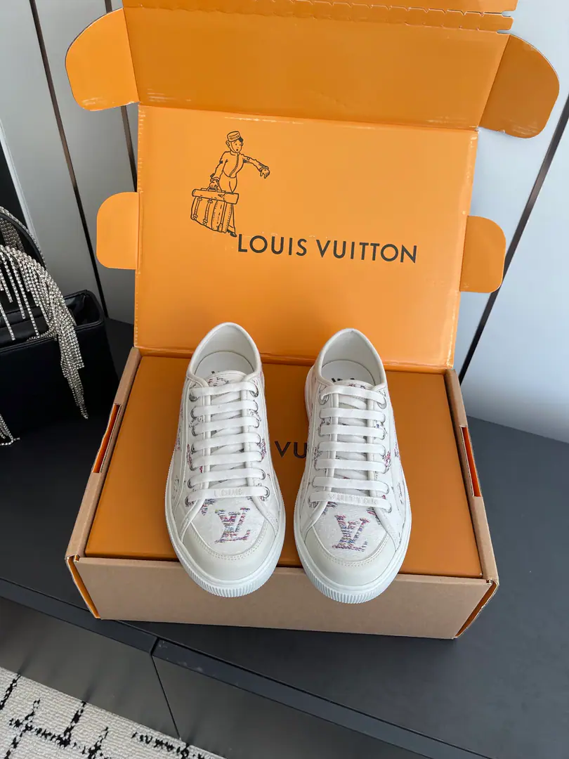 🏧𝐋𝐨𝐮𝐢𝐬 𝐕𝐮𝐢𝐭𝐭𝐨𝐧Louis Vuitton. New paragraph LV LagoonThe Danin Cowboy Series, old-time sails, skateboard shoes, leisure sneakers. Original purchase development for sale Whole pair of shoes.ZpDevelop and build, All Custom Materials The only one who can be a big shot. Codes: 35-41（40 41Make a reservation.）
