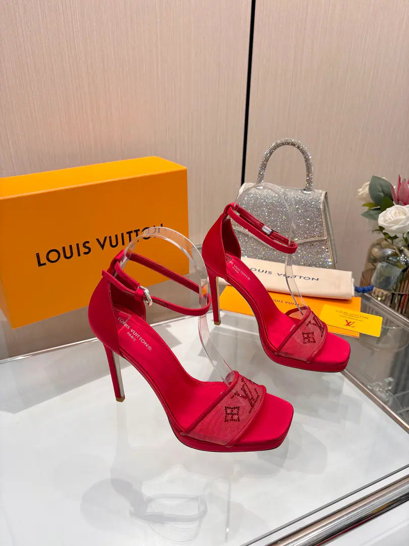 Plant price Requisition level】, Louis Vuitton 2026The official spring and summer series.！Perfect., New heels.🆕, Synchronise update of the network Lv- The drill.“logo”With a little bit, Shoe-face ironing rig., The details are full., The effect visual feast.💯It's hard to hide.lvThe grace is just fine., The upper foot is comfortable., Women are so good.. New original inverted, model, Extreme1:1shape, You're a good worker., Importing high-end fabrics shows a sense of precision.！ Fabulous.: Import net veil/Jelly. Uchi.: Quality sheep skin. Foot.: Jelly., Italy is a big-ass country. 11- The squares./1.5A cubic water table covered with face skin Codes: 34-41（34.40, 41, Customize or not change） ​