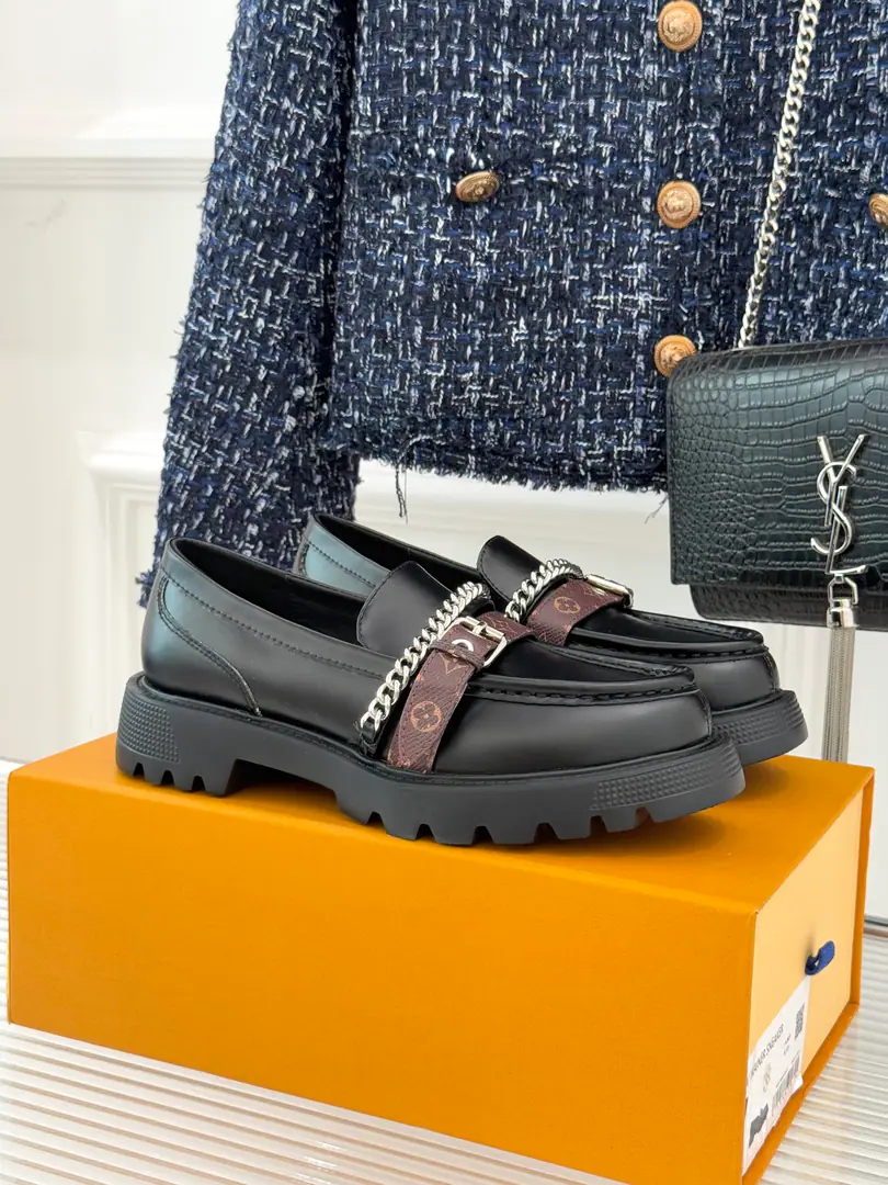 🏧𝐋𝐕The top donkey brand. The classic old flower belt chain with thick deer-Fleud shoes. It's super patient. The details are so great. The upper foot is very comfortable. The fabric is custom-made for calf skin. The insides are all sheep's skin. Original modeling, slide-proof floor size: 35-41 [40/41Custom]