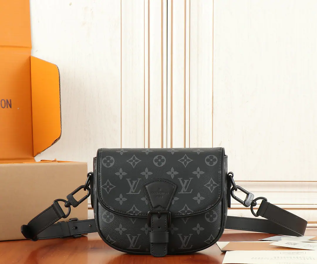 Top First List✨‼️Original development, All steel hardware.👏👏Paragraph Montsouris The small mailman bag. Monogram Eclipse The canvas., A magnet for the front caps., To collect daily requirements at the right size. The leather edges and the edges of the garbs are darkly colored., It's connected to the metal from the previous button.. Detachable and regulated leather shoulder belts for shoulder and tilt. Monogram Eclipse A coat of canvas with a fabric of leather on top of a metal piece, a magnetized cap, and a bag with a strap.: Disableable, Adjustable！！Model:M12519. Dimensions:20x17x7CM