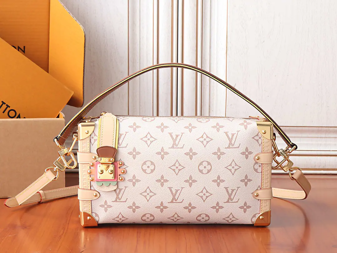 【 C01Dynamic chip】Top First List, Development of the original M29913✨‼️Paragraph Side Trunk The middle handbag came from LV Crafty Series, I'm a new man, a new man. Monogram Dune Marking. The canvass is made horizontally., The skin of a smouldered cow is stylish.. Classic S-lock Lock and box-style edges., "To Louis Vuitton for his far-reaching history.". 28 x 15 x 7CM (Length x High x Kuan) Monogram Dune Pattern Tiled canvas. The leather side of the cow. Microfibre liner Metal The zipper's open and there's a couple of them. S-lock Lock button Shoulder belt.: Disableable, Adjustable Chain: Disableable Half a chain.: 44.0 centimetres Hand handle.: Single handle.