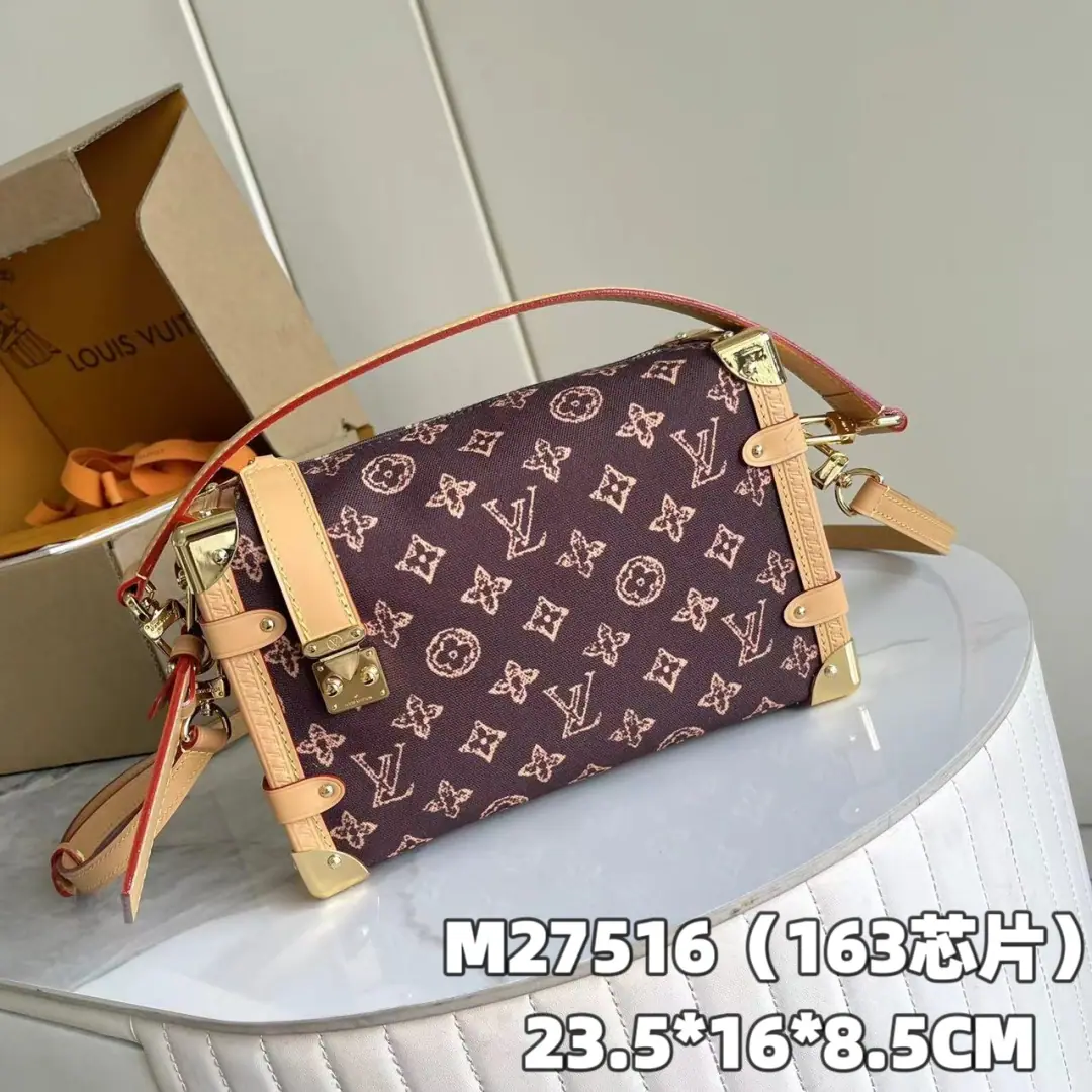【 C01 Chip version】 Internal pricesP Paragraph: M27516, Original List Enhancement💪【I'm taking a background picture.】 Soft Box Sac Side Trunk MMHandbag. This is eternal.Side Trunk MMThe package is symbolic.Louis Vuitto Monogram hrThe anniversary.. ♪ It's... ♪Monogram OrigineThe canvas is available., The fine gold metal detail., Including the mall-simple corner and the...SLock. SpecialiseMonogramThe leather address holder for the anniversary series, And the labels inside., It's the exclusive product of this version., To the estate.. Dimensions: 23.5 x 16 x 8.5centimetres（LengthxHeightxWidth）hf